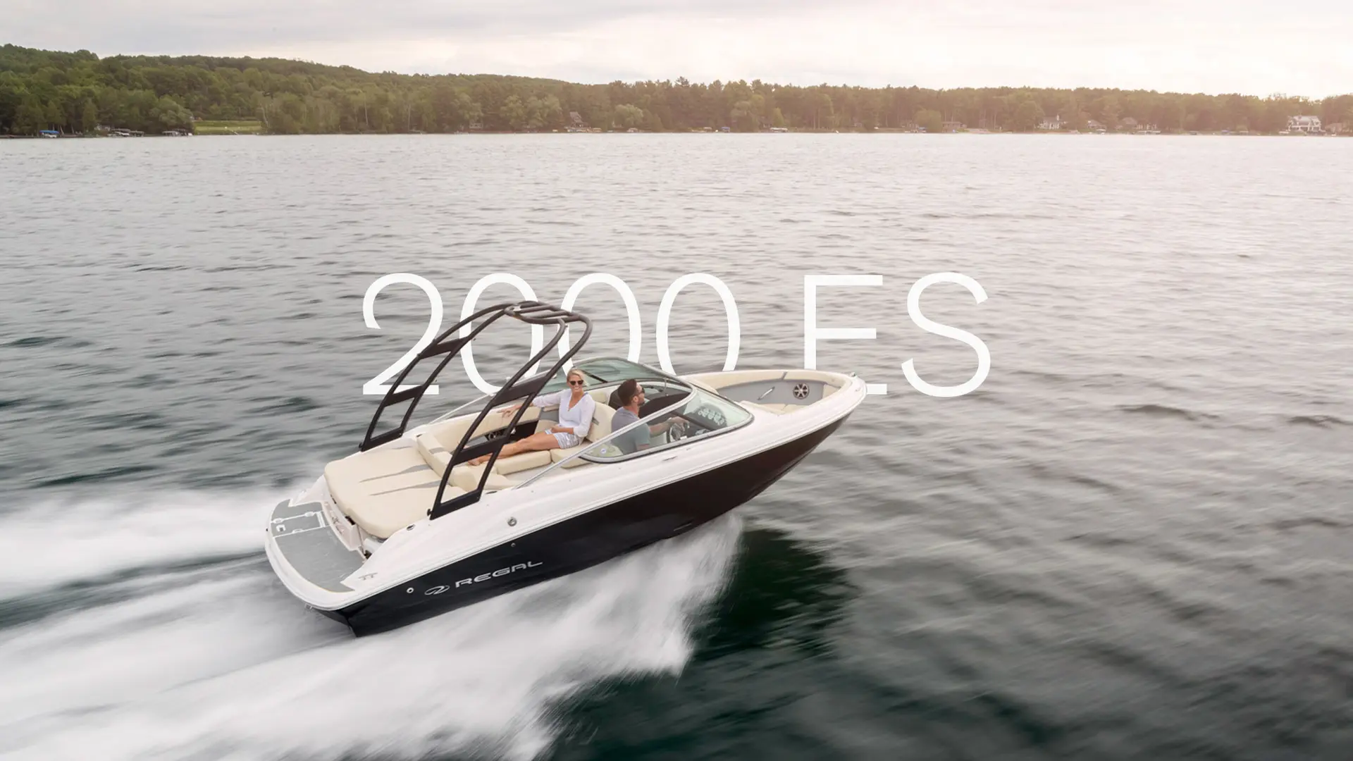 Regal 2000 ES underway