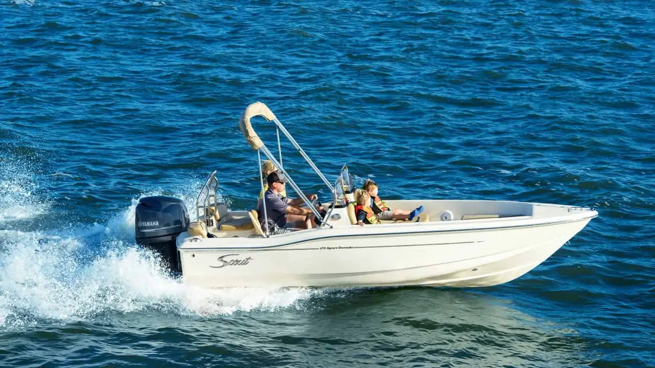 Scout 175 Sportfish underway