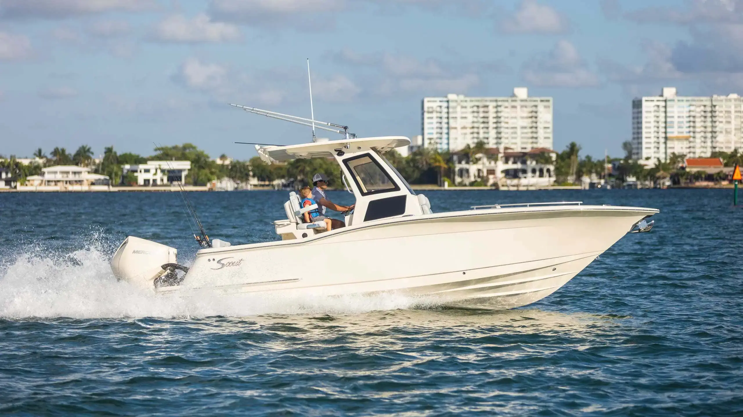 Scout 260 LXF underway