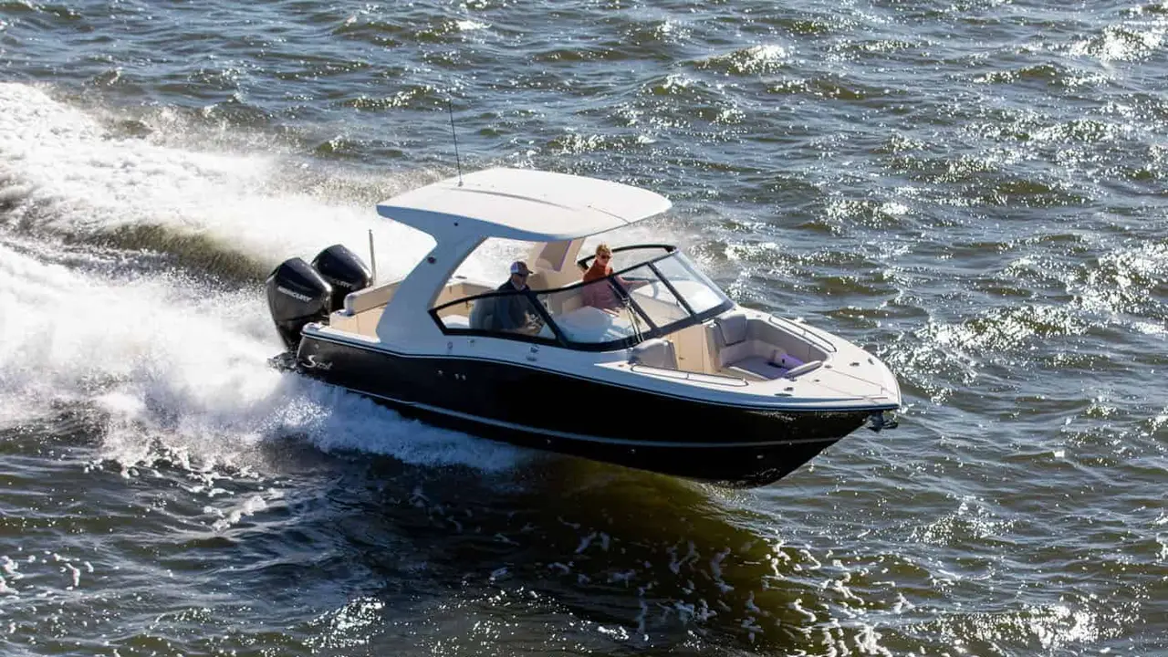 Scout 277 Dorado underway