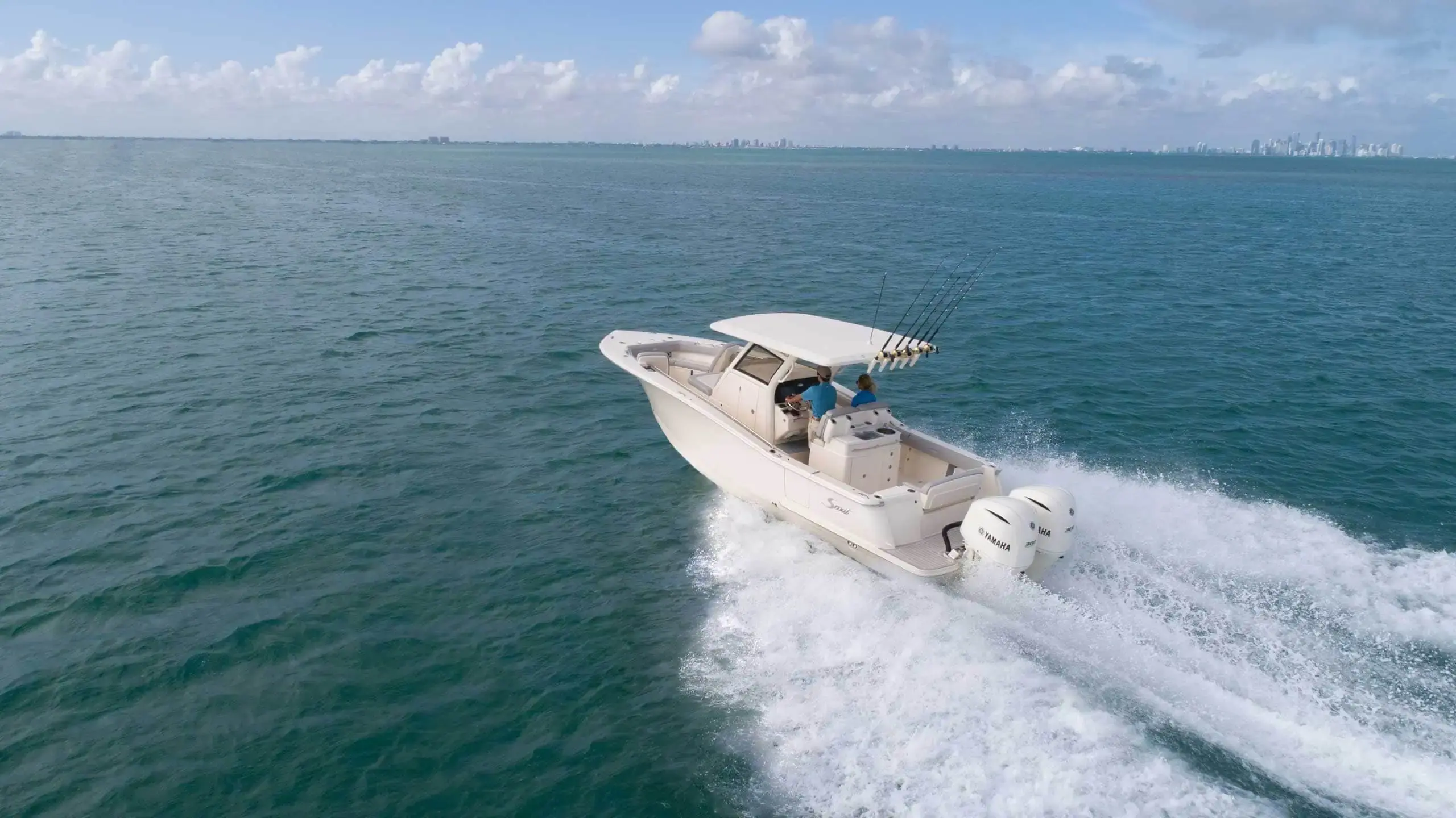 Scout 305 LXF underway