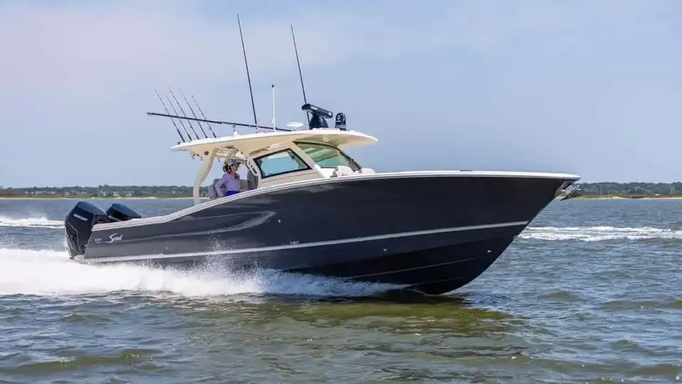 Scout 400 LXF Li-Ion underway