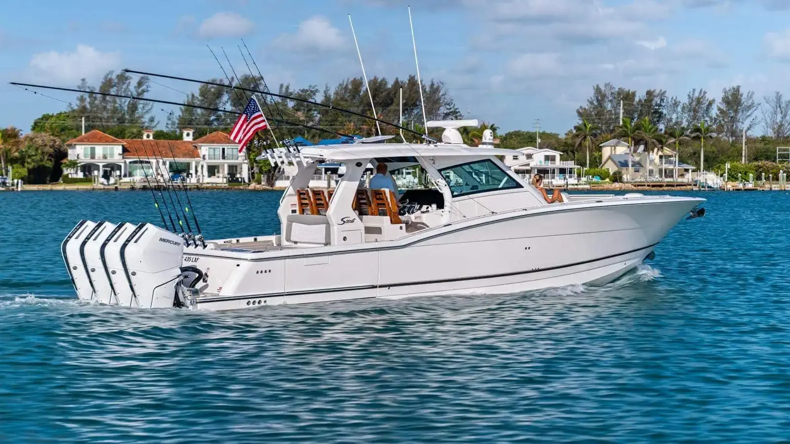 Scout 435 LXF Li-Ion underway